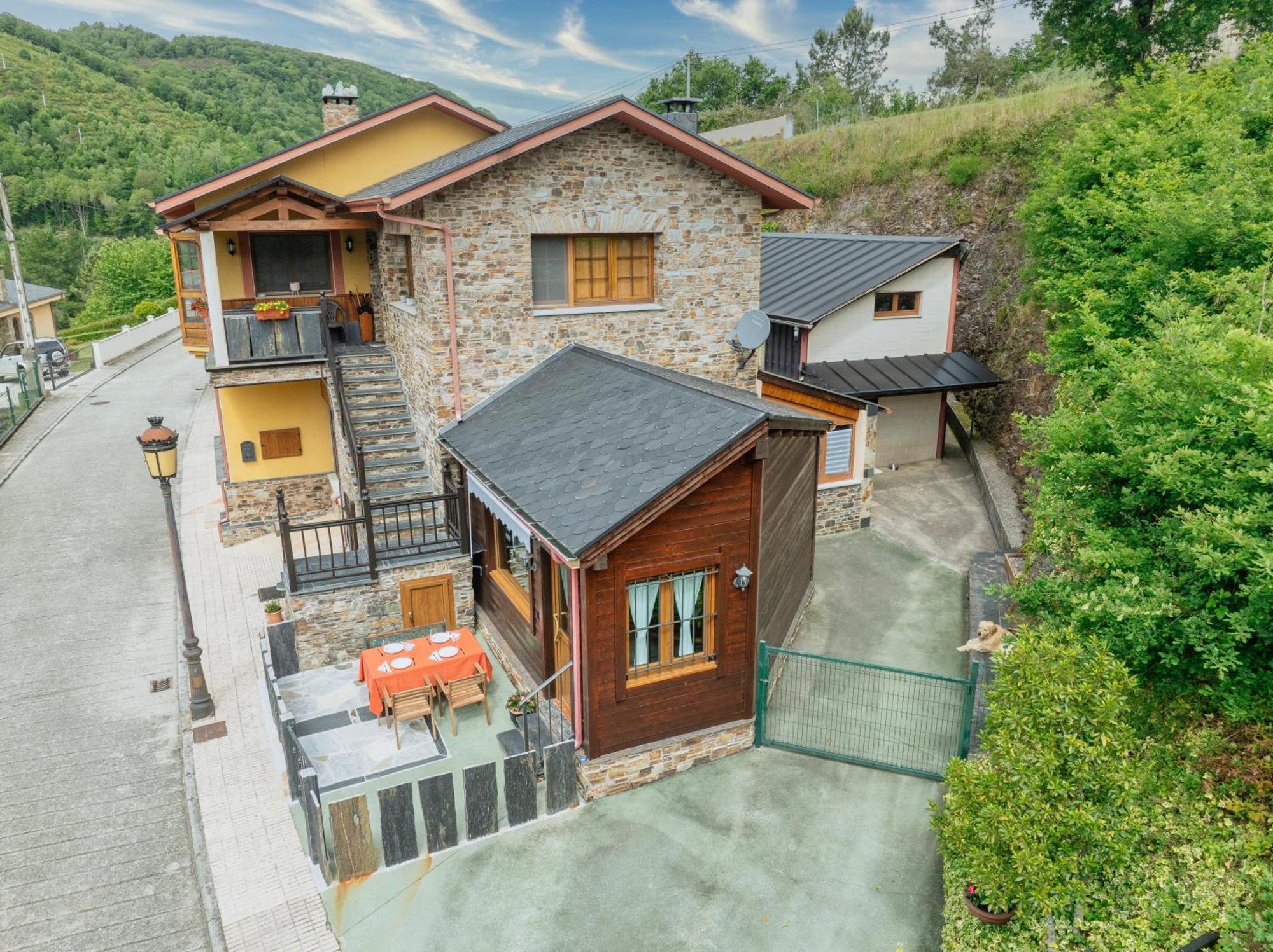 Apartamentos Rurales Tin Turismo 圣埃乌拉利亚德奥斯科斯 外观 照片