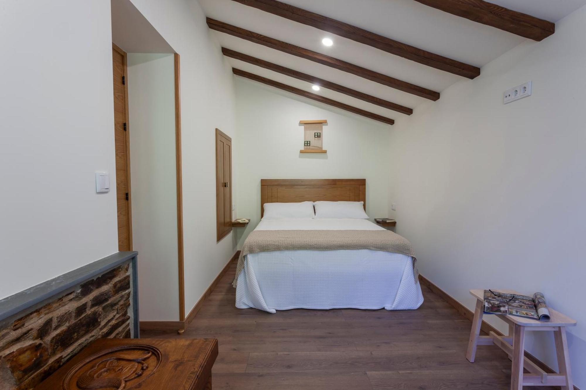 Apartamentos Rurales Tin Turismo 圣埃乌拉利亚德奥斯科斯 外观 照片