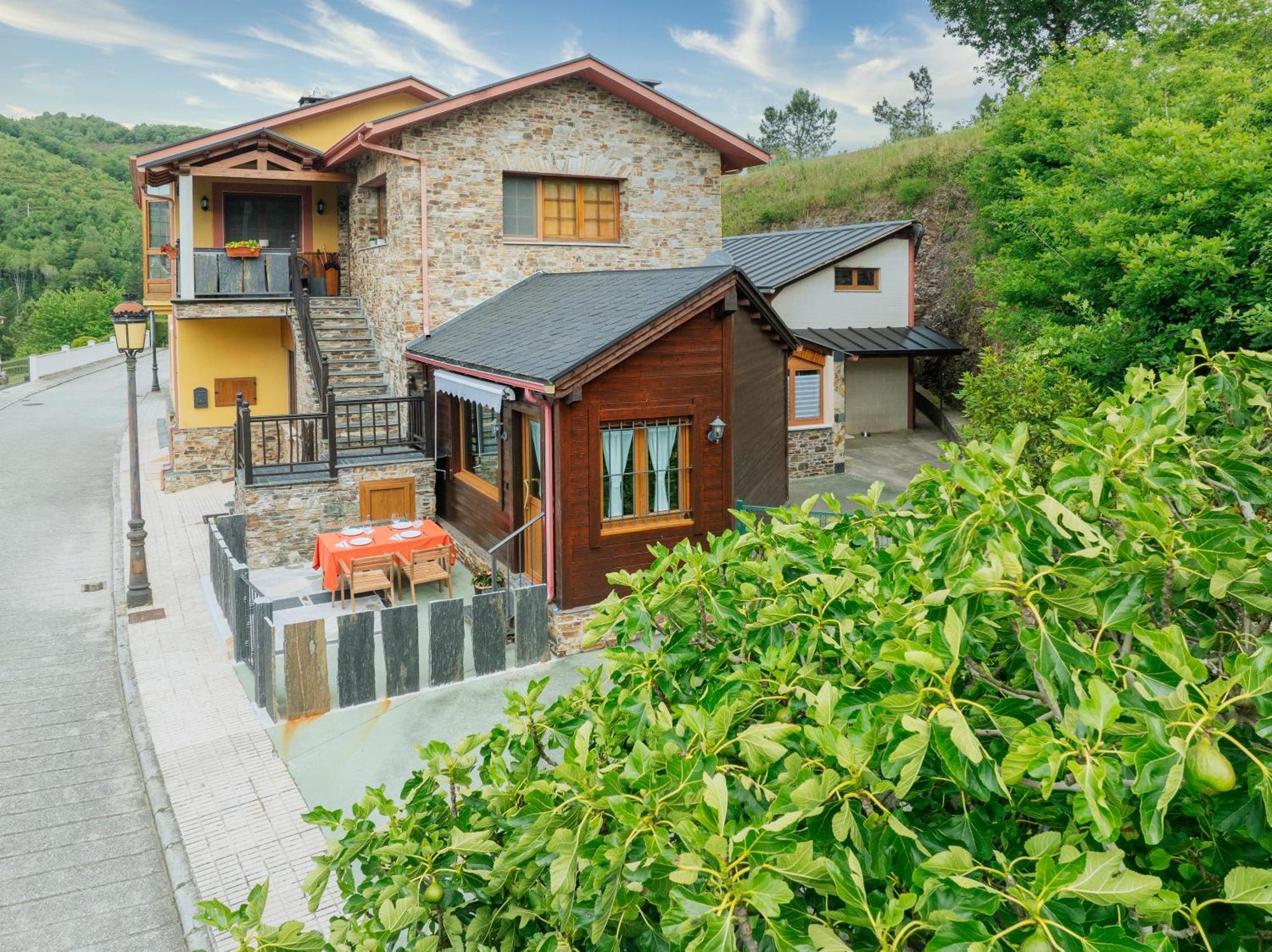 Apartamentos Rurales Tin Turismo 圣埃乌拉利亚德奥斯科斯 外观 照片