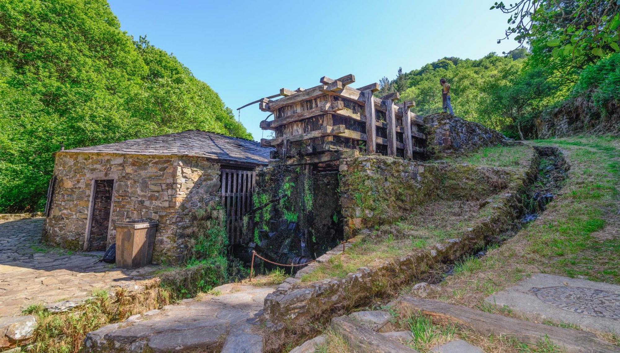 Apartamentos Rurales Tin Turismo 圣埃乌拉利亚德奥斯科斯 外观 照片
