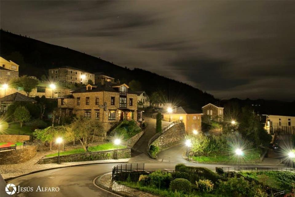 Apartamentos Rurales Tin Turismo 圣埃乌拉利亚德奥斯科斯 外观 照片